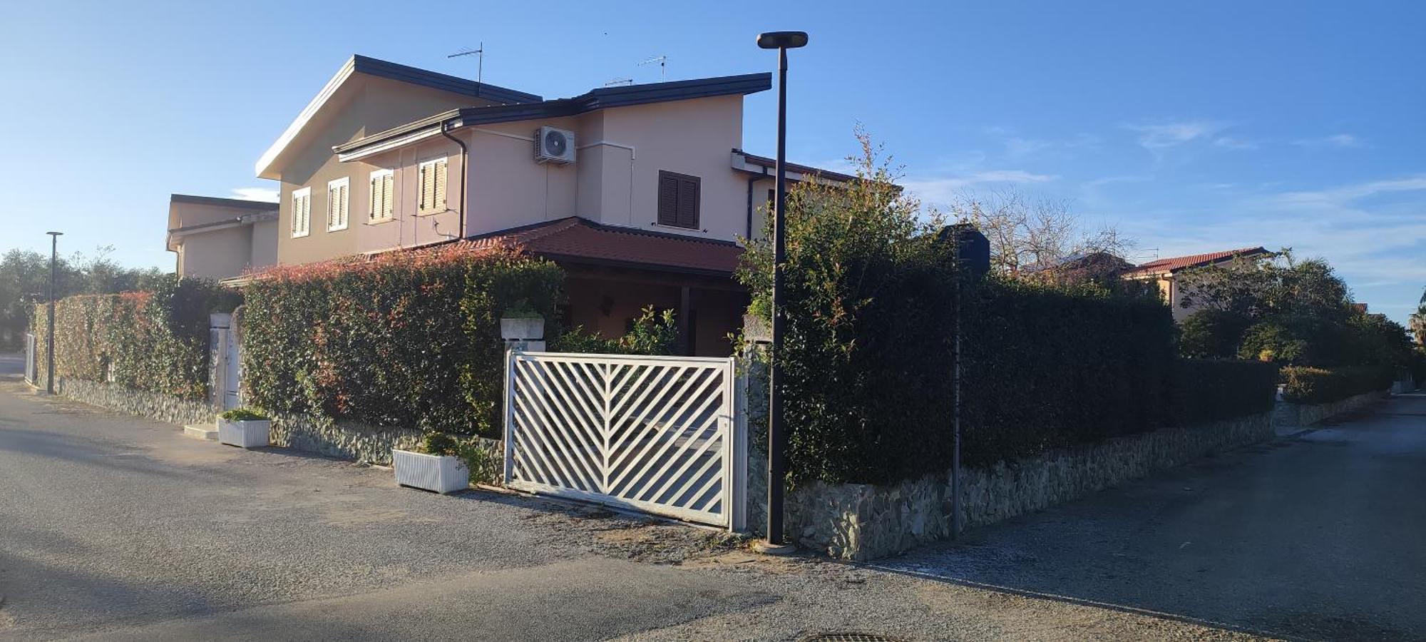 Villetta Aurora Villaggio Porto Ada A 2 Passi Dal Mare 피조 외부 사진